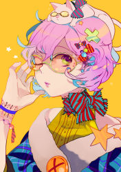 Rule 34 | 1girl, animal, animal on head, bob cut, bow, bracelet, buttons, cat, cat on head, choker, fur trim, green eyes, hair bow, hair ornament, hairclip, jewelry, lips, lirica, looking at viewer, multicolored hair, on head, one eye closed, orange background, original, pink hair, plaid, portrait, ribbon choker, short hair, simple background, solo, sparkle, star (symbol), striped, sunglasses, two-tone hair, upper body, wink