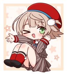 &gt;_o 1girl :d brown_hair brown_shirt brown_shoes brown_skirt commentary_request green_eyes hair_ornament hana_kazari hand_up hat highres indie_virtual_youtuber knees_up long_sleeves looking_at_viewer one_eye_closed open_mouth pom_pom_(clothes) pom_pom_hair_ornament red_hat red_socks shigure_ui_(vtuber) shirt shoes short_hair sitting skirt smile socks solo star_(symbol)