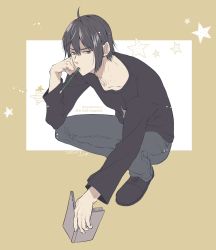 Rule 34 | 1boy, ahoge, bangs, black hair, black shirt, book, closed mouth, collarbone, grey pants, hair between eyes, hand on own face, highres, holding, looking at viewer, male focus, pants, pen, shirt, short hair, simple background, solo, spy x family, squatting, star (symbol), takehide, white background, yellow background, yuri briar