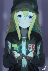 Rule 34 | 1girl, absurdres, black beanie, black jacket, blonde hair, blue background, blue eyes, blush, chinese commentary, closed mouth, commentary request, glowing, green hair, hair between eyes, highres, jacket, jellyfish, long sleeves, looking at viewer, mixed-language commentary, multicolored hair, mutsuki (mutsuki0110), open clothes, open jacket, partial commentary, shirt, signature, smile, solo, streaked hair, white shirt, yamanouchi kano, yoru no kurage wa oyogenai