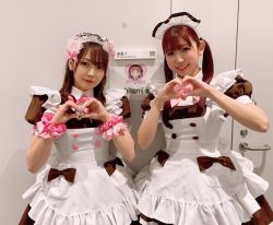 Rule 34 | 2girls, at-home cafe, bow, brown dress, brown hair, door, dress, heart, heart hands, highres, hitomi (at-home cafe), maid, multiple girls, photo (medium), pink bow, yamakita saki