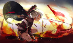 Rule 34 | 10s, 1boy, blood, cape, flag, from side, gradient background, green eyes, hat, holding, holding sword, holding weapon, hotarumaru, injury, male focus, okidokei, on one knee, ootachi, profile, shorts, silver hair, solo, squatting, sword, touken ranbu, weapon