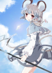 Rule 34 | 1girl, animal ears, blue sky, blush, bow, capelet, chachi (azuzu), cloud, day, dowsing rod, dress, female focus, grey dress, grey hair, jewelry, looking back, mouse (animal), mouse ears, mouse tail, nazrin, necklace, open mouth, outdoors, pendant, red eyes, ribbon, short hair, sky, smile, solo, tail, tail ornament, tail ribbon, touhou