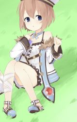 Rule 34 | 10s, 1girl, absurdres, bare shoulders, blanc (neptunia), blue eyes, blush, brown hair, buran buta, fur trim, grass, hat, highres, hill, looking at viewer, neptune (series), open mouth, short hair, sitting, solo