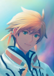 Rule 34 | 1boy, bad id, bad pixiv id, brown hair, closed mouth, fateline alpha, feather hair ornament, feathers, green eyes, hair between eyes, hair ornament, highres, looking at viewer, male focus, robe, smile, solo, sorey (tales), tales of (series), tales of zestiria, upper body