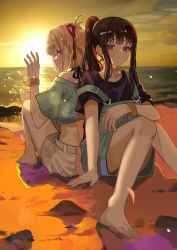 Rule 34 | 2girls, absurdres, bare legs, barefoot, black hair, black shirt, blonde hair, bracelet, closed mouth, crop top, from behind, green overalls, green shirt, hair ribbon, highres, inoue takina, jewelry, knees together feet apart, looking at viewer, lycoris recoil, multiple girls, nappi0110, nishikigi chisato, parted lips, ponytail, purple eyes, red eyes, red ribbon, ribbon, sand, shirt, short hair, short sleeves, shorts, smile, sunset