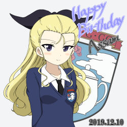 Rule 34 | 1girl, arms behind back, assam (girls und panzer), black necktie, black ribbon, blonde hair, blue eyes, blue sweater, blush, character name, closed mouth, commentary, dated, dress shirt, emblem, english text, girls und panzer, grey background, hair pulled back, hair ribbon, happy birthday, ichinose jun, light blush, long hair, long sleeves, looking at viewer, necktie, ribbon, school uniform, shirt, simple background, smile, solo, st. gloriana&#039;s (emblem), st. gloriana&#039;s school uniform, sweater, upper body, v-neck, white shirt, wing collar