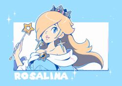 Rule 34 | 1girl, aqua background, aqua dress, blonde hair, blue eyes, brooch, character name, crown, dress, earrings, hair over one eye, highres, holding, holding wand, jewelry, long hair, long sleeves, looking to the side, mario (series), nintendo, parted lips, rosalina, saiwo (saiwoproject), solo, star (symbol), star brooch, star earrings, star wand, strapless, strapless dress, super mario galaxy, two-tone background, upper body, wand, white background
