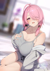 1girl alternate_costume antenna_hair bare_shoulders blunt_tresses blurry blurry_background blush breasts camisole commentary_request grabbing_own_breast grey_camisole grey_jacket hair_ornament highres indoors jacket large_breasts looking_at_viewer meda medium_breasts off_shoulder one_eye_closed open_clothes open_jacket open_mouth pink_eyes pink_hair short_shorts shorts sitting smile solo taoqi_(wuthering_waves) thighs white_shorts wuthering_waves yokozuwari