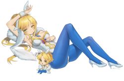 1girl absurdres animal_ears arm_up armpits artoria_pendragon_(all) artoria_pendragon_(fate) artoria_pendragon_(swimsuit_ruler)_(fate) artoria_pendragon_(swimsuit_ruler)_(first_ascension)_(fate) blonde_hair blue_pantyhose breasts card chibi chibi_inset cleavage commentary_request fake_animal_ears fate/grand_order fate_(series) green_eyes hair_between_eyes highres holding holding_card leotard long_hair navel pantyhose playboy_bunny rabbit_ears simple_background white_background white_leotard wrist_cuffs xi_xeong