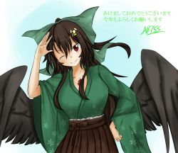 Rule 34 | 1girl, abyss arts, alternate costume, bird wings, black wings, blue background, bow, brown hair, brown skirt, cowboy shot, floral print, green bow, green kimono, hair bow, hair ornament, hairclip, hand on own hip, highres, japanese clothes, kimono, long hair, looking at viewer, one eye closed, ponytail, radiation symbol, red eyes, reiuji utsuho, ribbon, salute, signature, simple background, skirt, smile, solo, third eye, touhou, translation request, white background, wings