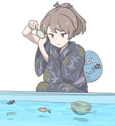 Rule 34 | &gt;:/, 1girl, abyssal ship, brown eyes, brown hair, hand fan, fish, floral print, japanese clothes, kantai collection, kimono, paper fan, ponytail, shikinami (kancolle), simple background, solo, squatting, uchiwa, v-shaped eyebrows, wachi (hati1186), water, white background, yukata