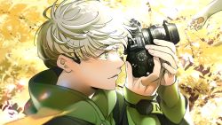 Rule 34 | 1boy, absurdres, blurry, blurry background, camera, cat, green eyes, green jacket, highres, holding, holding camera, jacket, looking to the side, male focus, multicolored hair, original, outdoors, short hair, sibato5, taking picture, two-tone hair, wind