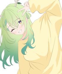 1girl alternate_costume antlers arm_up baggy_clothes braid braided_bangs branch ceres_fauna eyebrows_hidden_by_hair eyes_visible_through_hair gradient_eyes gradient_hair green_hair grin hair_branch highres hololive hololive_english horns leaning_to_the_side light_blush long_hair looking_at_viewer multicolored_eyes multicolored_hair ogossi one_eye_closed smile solo sweater v virtual_youtuber white_background yellow_eyes yellow_sweater