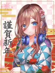Rule 34 | 1girl, alternate costume, blue eyes, blush, breasts, brown hair, checkered background, closed mouth, commentary request, egasumi, eyes visible through hair, floral background, floral print, flower, go-toubun no hanayome, hair between eyes, hair flower, hair ornament, headphones, headphones around neck, highres, japanese clothes, kimono, long hair, long sleeves, looking at viewer, medium breasts, nakano miku, pink flower, print kimono, smile, solo, syatihoko, translation request, upper body, yukata