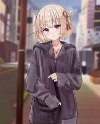Rule 34 | 1girl, absurdres, bag, black jacket, blonde hair, blurry, blurry background, bob cut, building, casual, commentary request, hair ribbon, highres, jacket, long sleeves, looking at viewer, lycoris recoil, nagisa (cxcx5235), nishikigi chisato, outdoors, power lines, red eyes, red ribbon, ribbon, road, short hair, solo, street, utility pole