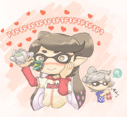 Rule 34 | 2girls, :&gt;, :&lt;, ?, alternate costume, black hair, blush, bow, callie (splatoon), can, eyebrows, figure, grey hair, hair bow, hand on own cheek, hand on own face, heart, heart-shaped pupils, inkling, jitome, long hair, marie (splatoon), mole, mole under eye, multiple girls, nintendo, orange eyes, pointy ears, pota (nabrinko), short hair, splatoon (series), splatoon 1, spoken question mark, symbol-shaped pupils, tentacle hair, tentacles, thick eyebrows, white background