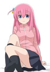 Rule 34 | 1girl, arm support, black skirt, black socks, blue eyes, bocchi the rock!, clenched hand, commentary request, cube hair ornament, gotoh hitori, hair between eyes, hair ornament, highres, hirondo, jacket, long hair, long sleeves, looking at viewer, no shoes, on bed, one side up, panties, pantyshot, pink hair, pink jacket, pink track suit, sidelocks, simple background, sitting, skirt, smile, socks, soles, solo, straight-on, underwear, white background, white panties
