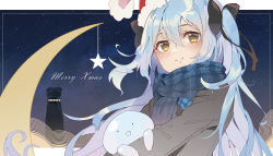 Rule 34 | 1girl, black bow, black jacket, blue hair, blue scarf, blush, bow, brown eyes, closed mouth, crescent, fur-trimmed headwear, fur trim, hair between eyes, hair bow, hat, highres, jacket, ji dao ji, long hair, long sleeves, looking at viewer, merry christmas, original, red hat, santa hat, scarf, sky, smile, solo, star (sky), star (symbol), starry sky, two side up