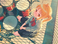 Rule 34 | 1girl, blonde hair, blush, bocchi the rock!, bow, brown eyes, chain-link fence, collared shirt, drum, drum set, fence, from above, highres, honda kouhei, ijichi nijika, instrument, long hair, looking at viewer, outdoors, pleated skirt, red bow, school uniform, shadow, shirt, side ponytail, sidelocks, sitting, skirt, sleeves rolled up, smile, solo, sunlight, twilight, white shirt