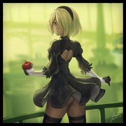 Rule 34 | 1girl, anbe yoshirou, apple, ass, back, blonde hair, breasts, cosplay, dark skin, dark-skinned female, dated, dress, feather-trimmed sleeves, food, frilled dress, frills, fruit, gloves, gravity daze, gravity daze 2, hair over one eye, hair over shoulder, hairband, highres, kitten (gravity daze), looking at viewer, looking back, mole, mole under mouth, nier (series), nier:automata, puffy sleeves, red eyes, short dress, short hair, signature, solo, thighhighs, 2b (nier:automata), 2b (nier:automata) (cosplay)