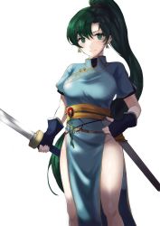 1girl, asymmetrical bangs, bangs, bare legs, blue dress, blue gloves, breasts, closed mouth, commentary request, dress, earrings, feet out of frame, fingerless gloves, fire emblem, fire emblem: the blazing blade, gloves, green eyes, green hair, hair between eyes, high ponytail, highres, holding, holding sword, holding weapon, jewelry, katana, large breasts, long hair, looking at viewer, lyn (fire emblem), nintendo, pelvic curtain, ponytail, sash, shadow, sheath, shiny, shiny clothes, shiny skin, short sleeves, side slit, simple background, smile, solo, sword, thighs, ume ryou, weapon