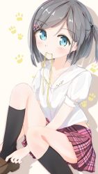 Rule 34 | 1girl, black hair, black socks, blouse, blue eyes, commentary request, hair ornament, hairclip, hairpin, hentai ouji to warawanai neko., highres, kneehighs, loafers, looking at viewer, mouth hold, one side up, paw print, pink skirt, plaid, plaid skirt, rollcake, sailor collar, shirt, shoes, short hair, simple background, skirt, socks, solo, tsutsukakushi tsukiko, white background, white shirt