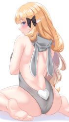 Rule 34 | 1girl, absurdres, arada (corsair zero), back, backless outfit, bare shoulders, barefoot, black bow, blonde hair, blue eyes, blunt bangs, blush, bow, elf, feet, from behind, hair bow, hair over shoulder, highres, long hair, pointy ears, princess connect!, saren (princess connect!), simple background, sitting, solo, straight hair, wariza, white background