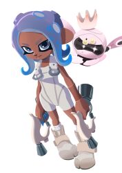 Rule 34 | 1girl, agent 8 (splatoon), bodysuit, commentary request, crown, dark-skinned female, dark skin, dual wielding, floating, grey eyes, grey hair, gun, highres, holding, holding gun, holding weapon, medium hair, nintendo, non-humanoid robot, octoling, octoling girl, octoling player character, pearl drone (splatoon), robot, shoes, simple background, sleeveless, sleeveless bodysuit, socks, splat dualies (splatoon), splatoon (series), splatoon 3, splatoon 3: side order, star-shaped pupils, star (symbol), symbol-shaped pupils, tentacle hair, weapon, white background, white bodysuit, white footwear, white socks, xdies ds