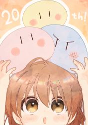 Rule 34 | 1girl, absurdres, arms up, blush, brown background, brown eyes, brown hair, clannad, commentary, dango daikazoku, hair between eyes, highres, okazaki ushio, open mouth, outline, sofra, solo, teeth, upper teeth only, v-shaped eyebrows, white outline, | |