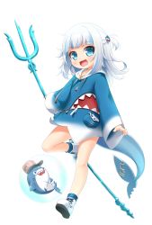 Rule 34 | 1girl, :d, bloop (gawr gura), blue eyes, blue hair, blue hoodie, blue socks, blush, boots, bubble, fang, fins, fish tail, full body, gawr gura, gawr gura (1st costume), grey hair, highres, holding, holding polearm, holding weapon, hololive, hololive english, hood, hood down, hoodie, kuwada yuuki, long hair, long sleeves, looking at viewer, multicolored hair, open mouth, polearm, shark tail, simple background, sleeves past wrists, smile, socks, streaked hair, tail, trident, virtual youtuber, weapon, white background, white footwear, wide sleeves