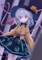 Rule 34 | 1girl, absurdres, black collar, black hat, bow, buttons, collar, commentary request, diamond button, flat chest, floral print, green eyes, green skirt, hair between eyes, hat, hat bow, heart, heart of string, highres, jacket, komeiji koishi, komu, long sleeves, looking at viewer, medium hair, raised eyebrows, rose print, skirt, smile, solo, sparkle, third eye, touhou, wavy hair, wide-eyed, wide sleeves, yellow bow, yellow jacket