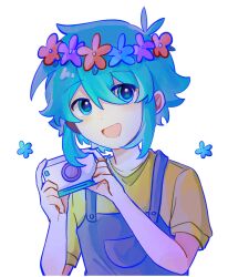 Rule 34 | 1boy, basil (headspace) (omori), basil (omori), blue overalls, blush, camera, collarbone, flower, gongs0313, green eyes, green hair, head wreath, highres, holding, holding camera, looking at viewer, omori, open mouth, overalls, shirt, short hair, short sleeves, simple background, smile, solo, upper body, white background, yellow shirt