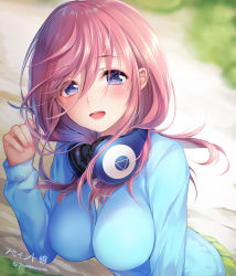 Rule 34 | 1girl, :d, blue cardigan, blue eyes, blush, breasts, cardigan, commentary request, day, floating hair, go-toubun no hanayome, green skirt, hair between eyes, hand up, headphones, headphones around neck, large breasts, long hair, long sleeves, looking at viewer, nakano miku, open mouth, outdoors, paint musume, pink hair, pink lips, pleated skirt, purple eyes, shirt, sidelocks, signature, skirt, smile, solo, teeth, twitter username, upper teeth only, white shirt, wind