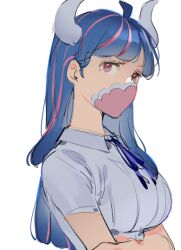 Rule 34 | 1girl, ahoge, blue hair, collared shirt, covered mouth, curled horns, dinosaur girl, horns, jewelry, long hair, mask, mouth mask, multicolored hair, necklace, one piece, pink eyes, pink hair, pink mask, raine (acke2445), shirt, simple background, solo, streaked hair, ulti (one piece), white background, white shirt