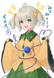 Rule 34 | 1girl, alternate hairstyle, bow, commentary, green eyes, green hair, green skirt, hair bow, highres, jacket, kanpa (campagne 9), komeiji koishi, looking at viewer, multiple hair bows, short twintails, simple background, skirt, smile, solo, touhou, translation request, twintails, white background, yellow bow, yellow jacket