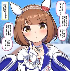 1girl blue_sky blush brown_eyes brown_hair choker cloud collarbone commentary_request day ear_covers highres horse_girl index_finger_raised looking_at_viewer short_hair sky solo speech_bubble takiki tohokuben translation_request umamusume upper_body white_choker yukino_bijin_(umamusume)