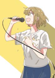 1girl :o blonde_hair blue_skirt cable commentary cowboy_shot futsuu_no_keion-bu hand_on_own_chest highres holding holding_microphone microphone music nanaki_(noname41) nitta_tamaki print_shirt shirt short_hair short_sleeves sideways_mouth singing skirt solo sweat t-shirt white_shirt yellow_eyes