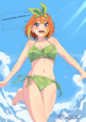 1girl absurdres artist_name barefoot bikini blue_eyes blush breasts commentary_request day go-toubun_no_hanayome green_bikini green_ribbon hair_ribbon halterneck highres medium_breasts miso_soup_85 nakano_yotsuba navel open_mouth orange_hair outdoors ribbon running short_hair side-tie_bikini_bottom sky smile sunlight swimsuit teeth thighs translated twitter_username upper_teeth_only waves