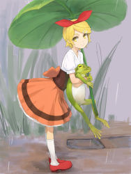 Rule 34 | 1girl, blonde hair, bow, dress, footprints, frog, hair bow, hair ornament, hairclip, highres, holding, kagamine rin, kuroko (piii), leaf, looking at viewer, mary janes, mini person, minigirl, outdoors, rain, shoes, short hair, smile, socks, solo, standing, vocaloid, water, yellow eyes