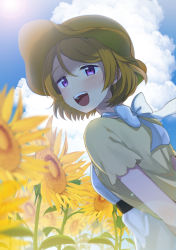 Rule 34 | 10s, 1girl, :d, brown hair, brown hat, cloud, commentary request, day, flower, hat, highres, koizumi hanayo, looking at viewer, looking back, love live!, love live! school idol festival, love live! school idol project, open mouth, outdoors, purple eyes, short hair, short sleeves, sky, smile, solo, sunflower, teeth, upper body, upper teeth only, yellow flower, yuama (drop)
