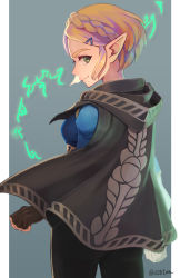 Rule 34 | 1girl, black cape, black pants, blonde hair, blue shirt, braid, breasts, brown gloves, cape, closed mouth, commentary request, cowboy shot, crown braid, fingerless gloves, from behind, gloves, green eyes, hair ornament, hairclip, highres, hood, hood down, hooded cape, looking at viewer, looking back, nintendo, otton, pants, pointy ears, princess zelda, profile, runes, shirt, short hair, small breasts, smile, solo, the legend of zelda, the legend of zelda: breath of the wild, the legend of zelda: tears of the kingdom, thick eyebrows, twitter username
