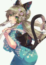 1girl absurdres aqua_kimono cat_tail cowboy_shot genshin_impact green_eyes grey_hair highres ikanago_eak japanese_clothes kimono kirara_(genshin_impact) kirara_(post_office)_(genshin_impact) looking_at_viewer official_alternate_costume smile solo standing tail tasuki