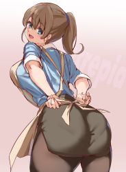 Rule 34 | 1girl, alternate costume, ass, beige apron, black pantyhose, black skirt, blue eyes, blue shirt, brown hair, character name, commentary request, cowboy shot, from behind, gradient background, highres, intrepid (kancolle), kantai collection, pantyhose, pantylines, pencil skirt, pink background, ponytail, shirt, short hair, skirt, sleeves rolled up, solo, tying, white background, youmou usagi
