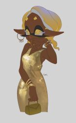 bag blonde_hair bracelet calamarimunchee collarbone cowboy_shot dark-skinned_female dark_skin dress earrings frye_(splatoon) grey_background handbag hoop_earrings inkling jewelry nintendo official_alternate_costume official_alternate_hairstyle pointy_ears splatoon_(series) splatoon_3 tentacle_hair yellow_eyes