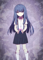 1girl absurdres black_skirt blue_hair bow closed_mouth eyebrows_hidden_by_hair furude_rika hazumi_otoya highres higurashi_no_naku_koro_ni hime_cut long_hair pink_bow pleated_skirt purple_background purple_eyes school_uniform shirt short_sleeves skirt smile socks solo standing straight_hair suspender_skirt suspenders white_shirt white_socks