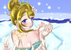 Rule 34 | 1girl, absurdres, alternate hairstyle, aqua dress, artist request, ayase eli, bare shoulders, blonde hair, blue eyes, blue sky, blush, cloud, day, dress, feathers, female focus, from behind, hair between eyes, hair bun, hair over shoulder, highres, kingan, long hair, looking at viewer, looking back, love live!, love live! school idol festival, love live! school idol festival all stars, love live! school idol project, outdoors, parted lips, ponytail, single hair bun, sky, smile, snow, snowing, solo, tiara, white feathers