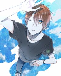 Rule 34 | black shirt, blue background, bracelet, brown eyes, brown hair, denim, jeans, jewelry, kazuraki (gyumi927), looking at viewer, looking up, multicolored background, ohara sora, pants, shirt, shoes, short hair, short sleeves, sneakers, tsukino talent production, tsukipro, white background