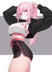 Rule 34 | 1girl, absurdres, alternate costume, arms up, black jacket, black shorts, bluefield, cropped jacket, grey background, high-waist shorts, highres, hololive, hololive english, jacket, long sleeves, looking at viewer, midriff, mori calliope, multicolored background, pink hair, ponytail, puffy long sleeves, puffy sleeves, red eyes, shorts, skull print, solo, sports bra, standing, thighs, two-tone background, upper body, virtual youtuber, white background, white sports bra