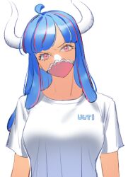 Rule 34 | 1girl, ahoge, blue hair, character name, covered mouth, curled horns, dinosaur girl, horns, long hair, looking at viewer, mask, mouth mask, multicolored hair, one piece, pink eyes, pink hair, pink mask, raine (acke2445), shirt, solo, streaked hair, ulti (one piece), white background, white shirt